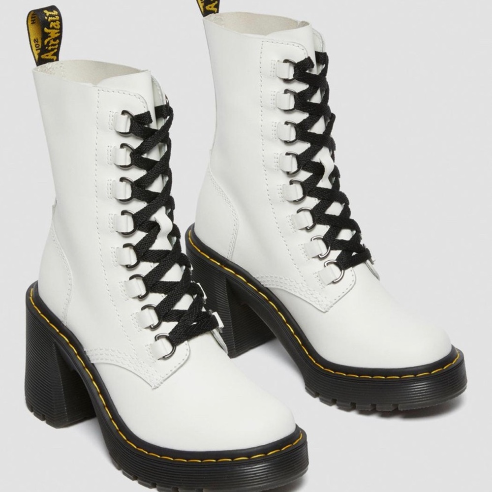- NEW DR MARTENS CHESNEY LEATHER FLARED HEEL LACE UP BOOTS - Picture 5 of 11